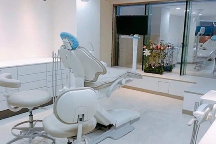 詹成晚牙醫診所2