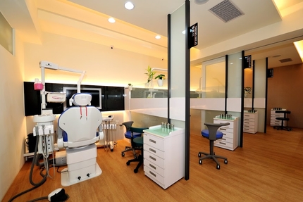 當代明新牙醫診所